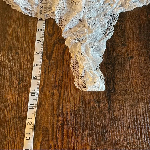 2 Piece white lace lingerie - Picture 10 of 15